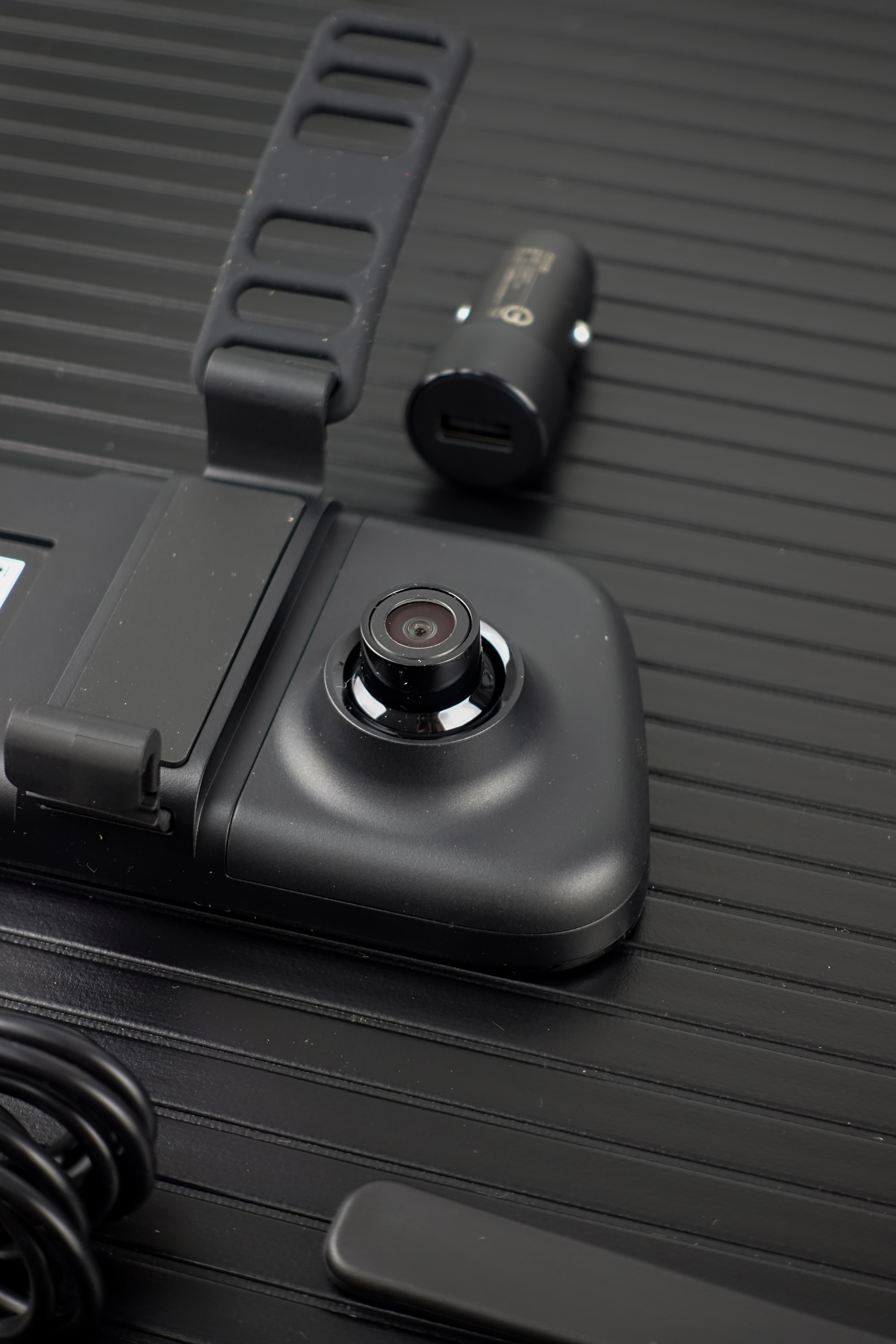 雨天流媒体摄像头看不清,前后双摄记录仪雨天效果