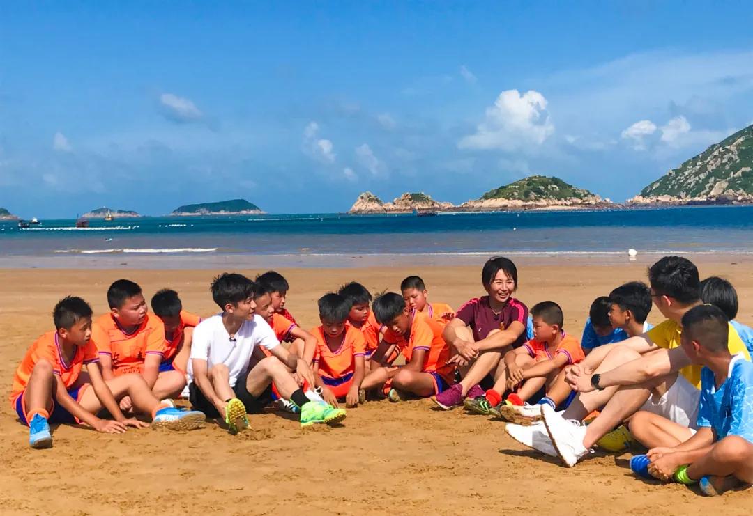 @张一山，霞浦大京沙滩展开一场精彩的足球比赛