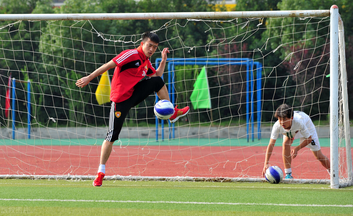 为什么外国教练来指导中国队,为什么外国教练带不动足球