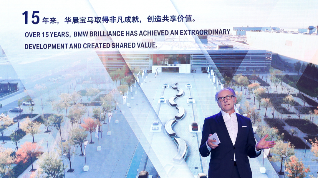 以行动践行初心用担当诠释使命,以行动践初心以实干显担当