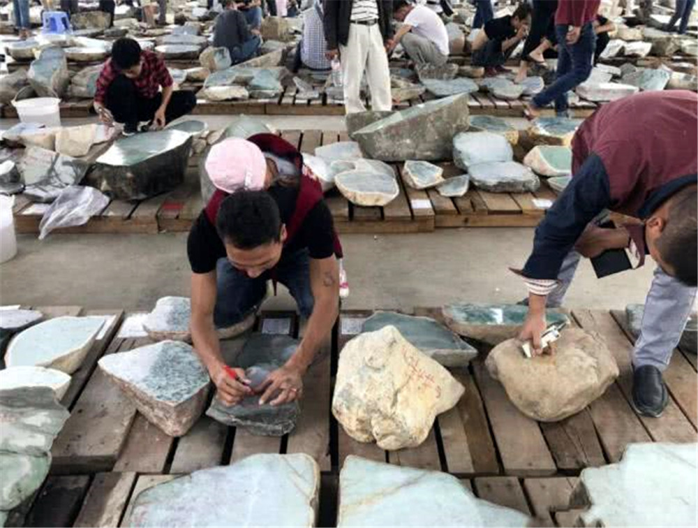 缅甸翡翠玉石一条街,中缅边境珠宝玉石