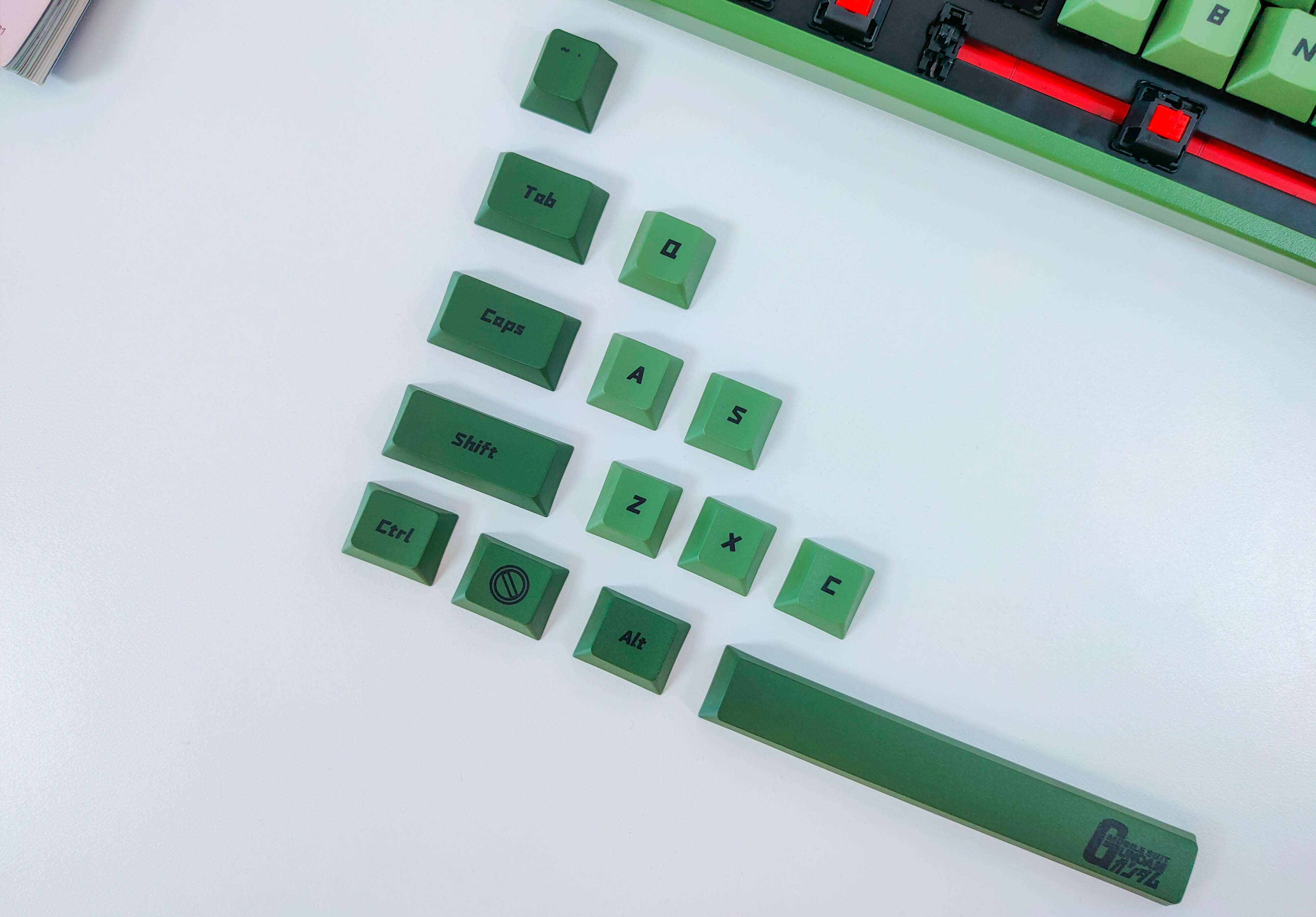 与高达、蝙蝠侠组队，ikbc机械键盘+安德斯特电竞椅套装评测