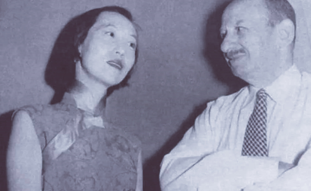 张爱玲晚年无人收尸,张爱玲三年搬家180次