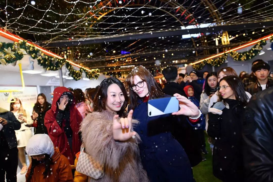 刷屏！上海超嗲@cosme圣诞美妆Party~超多小姐姐等你来撩