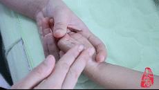 宝宝积食不想吃饭怎么推拿,宝宝肠胃积食有内热小儿推拿