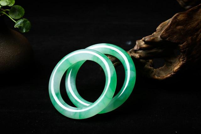 购买翡翠擦亮眼，这8种翡翠不能买，土豪级玩家随意