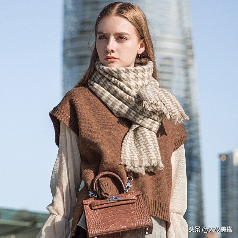 穿大衣冬季长款围巾系法大全,冬季配羊毛大衣围巾系法大全