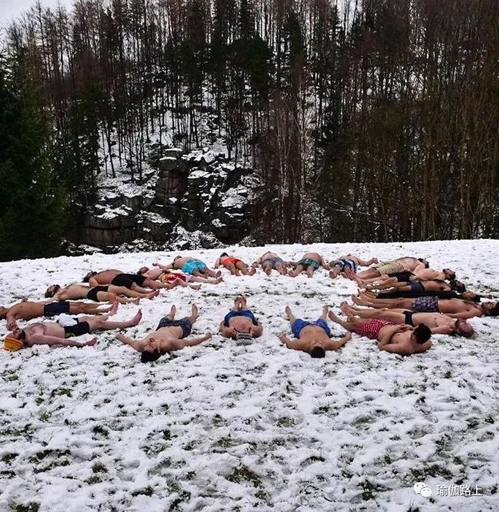 他是世界上最耐寒的人！不怕冷的秘密竟然是瑜伽和冥想…