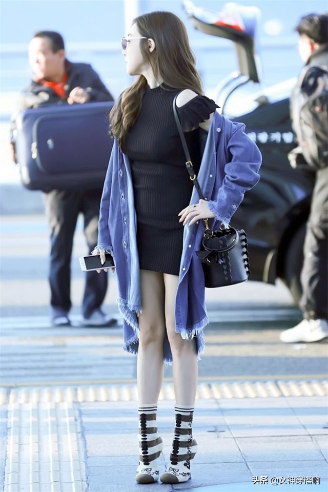 今年终于不流行露脚踝了,今冬不流行露脚踝了露袜才更时髦