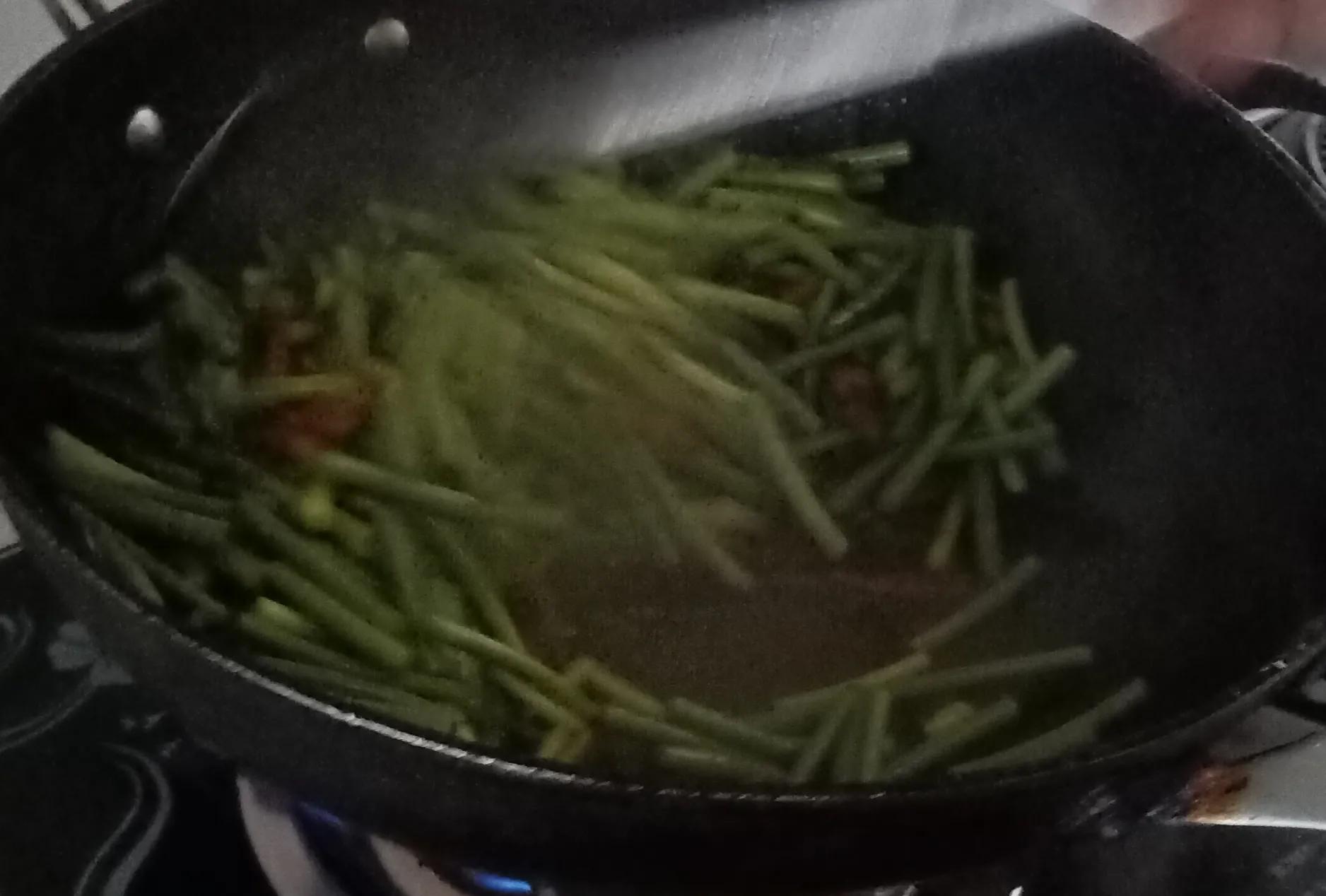 蒜薹白菜葫芦瓜拌面家常做法,蒜苔炒肉和西红柿鸡蛋泡饭