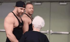 93岁奶奶恶搞27岁孙子,一夜爆红!1300万网友围观:奶奶太坑了