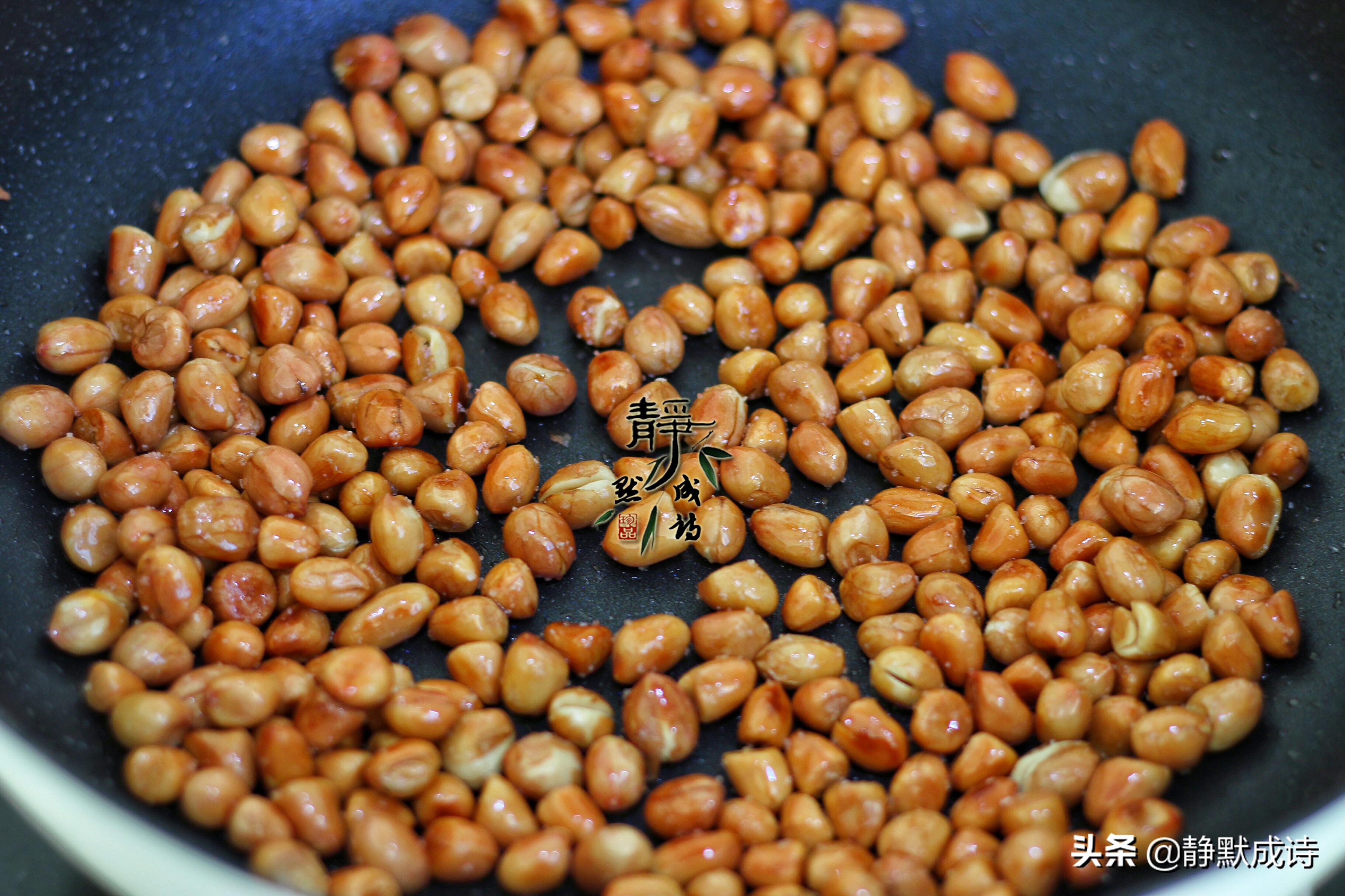 油炸花生米放了几天不脆了怎么办,油炸花生米返潮怎么用微波炉