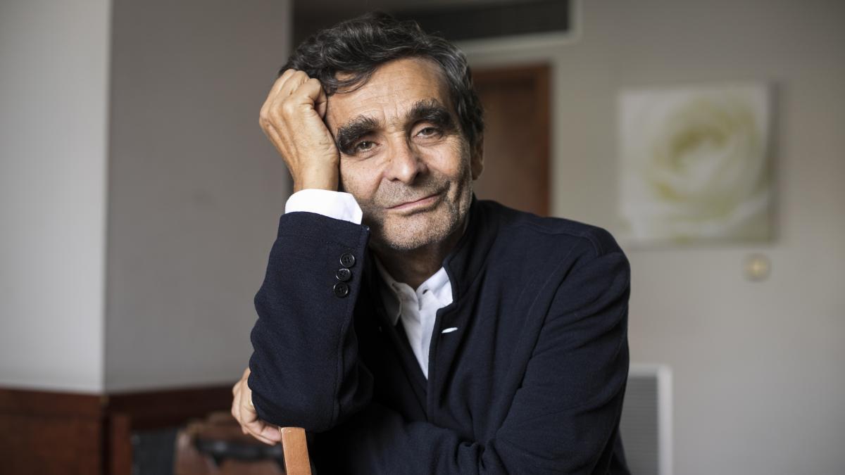 莱后的衣橱：这是度假必穿的品牌，CEO没好好演戏回家继承财产了