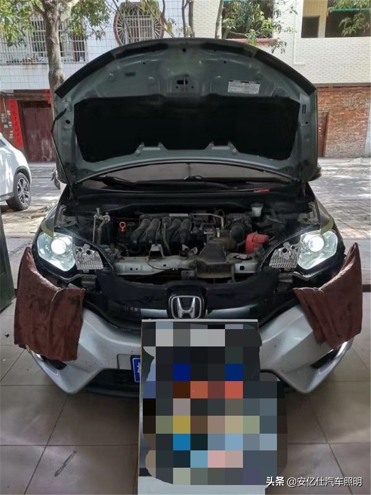 飞度改装前大灯位置稍差,飞度改装透镜大灯