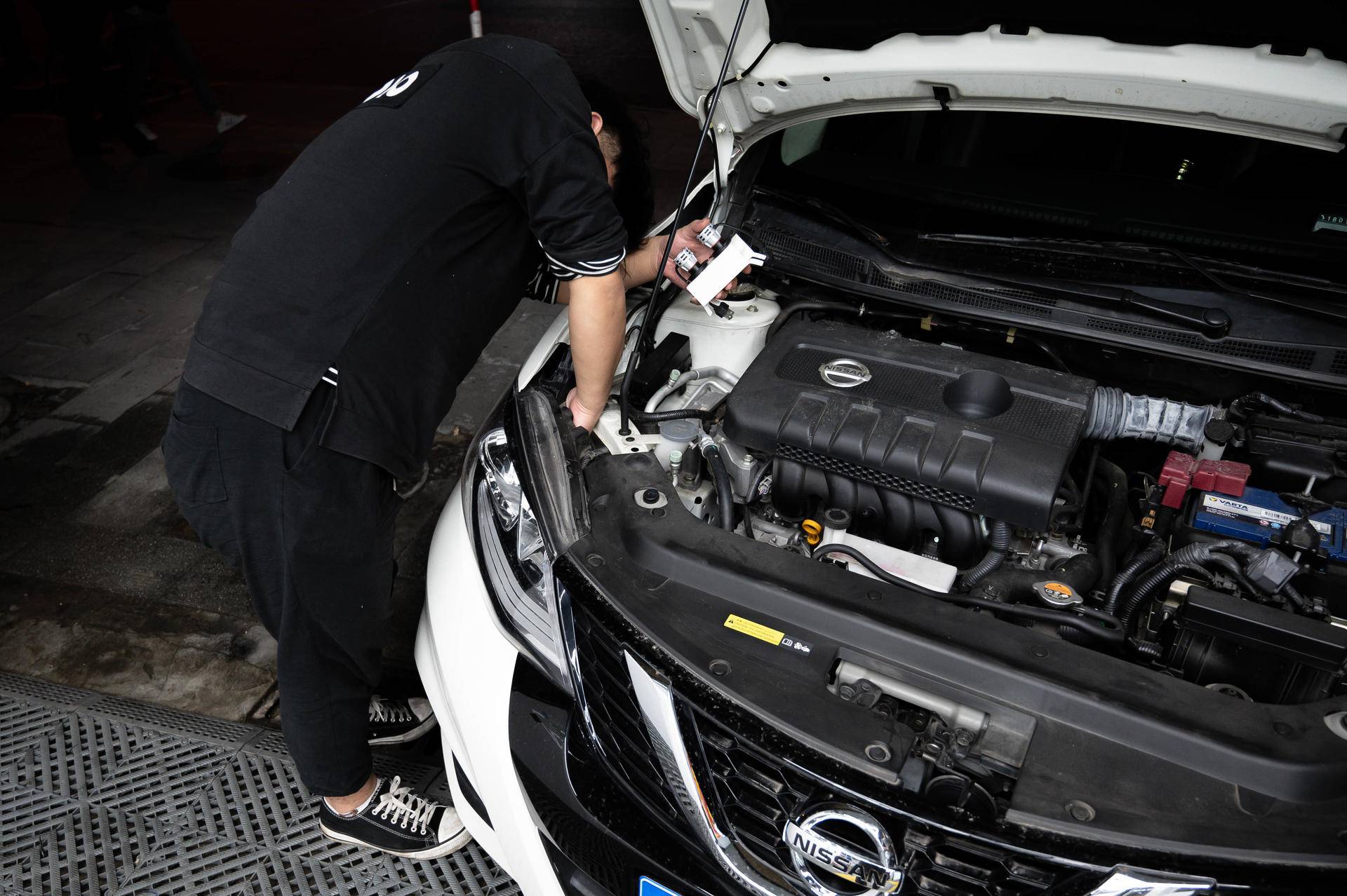 爱车再次炯炯有神,行车安全最重要,更换飞利浦大灯记录