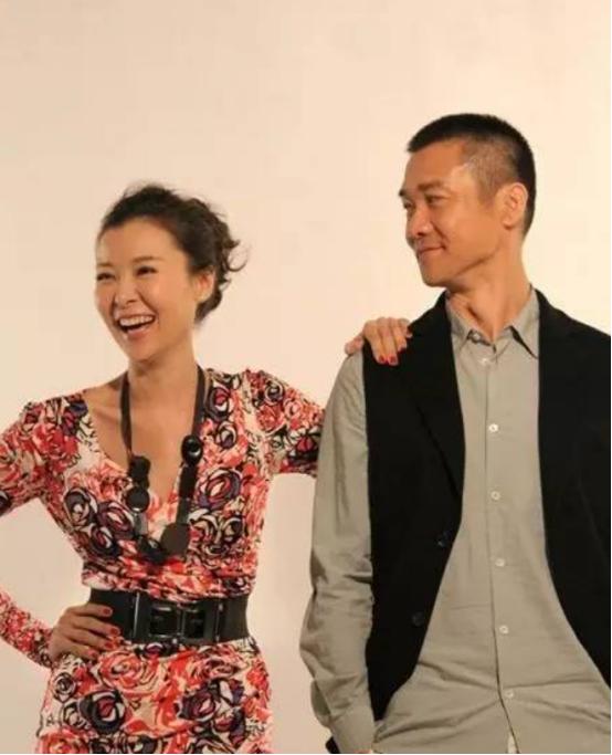 凤凰卫视女主持人柯蓝,柯蓝至今未婚