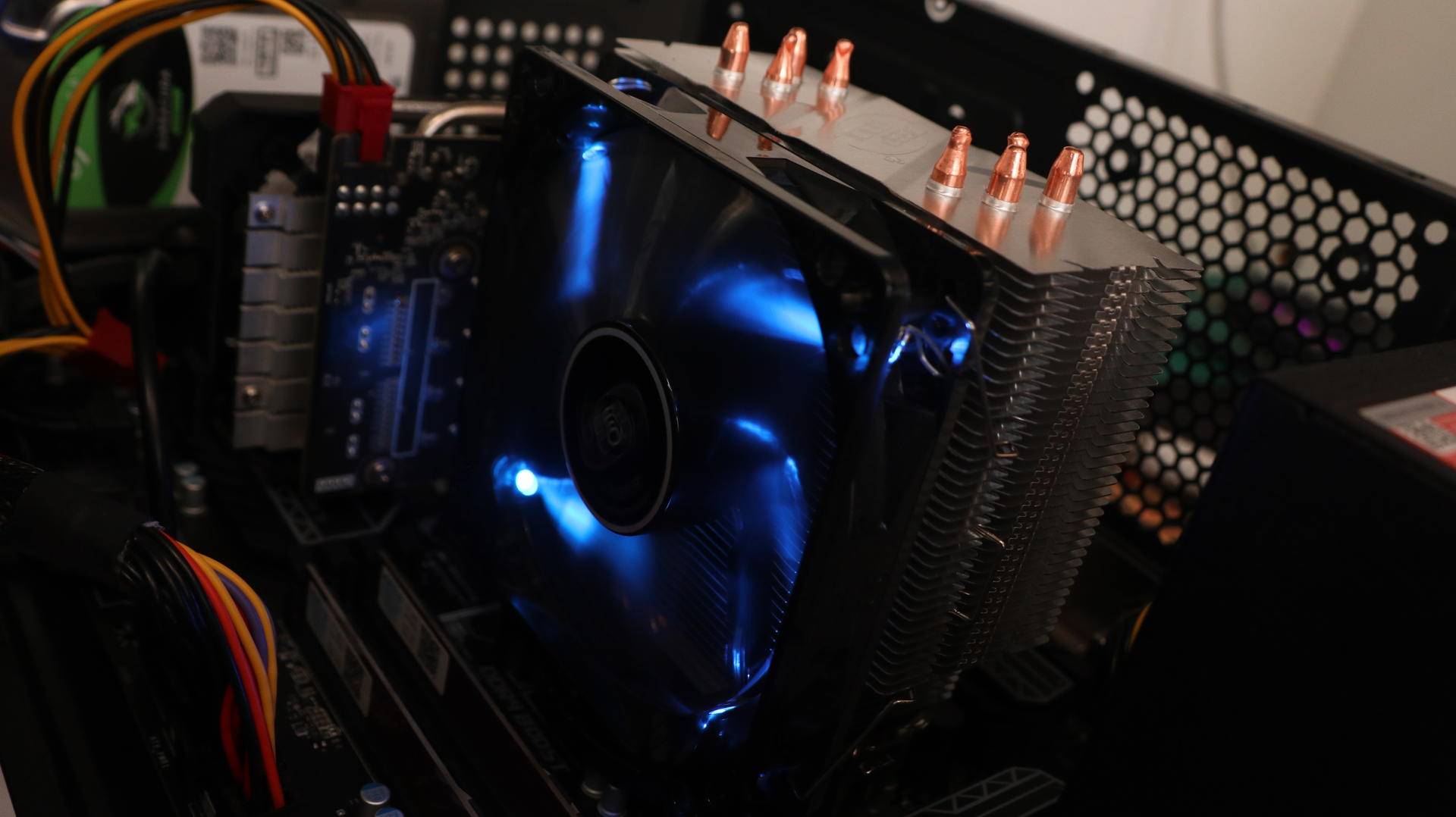 这样撞击只要+500块。就可以把配置提升三个档次，畅玩游戏都不卡