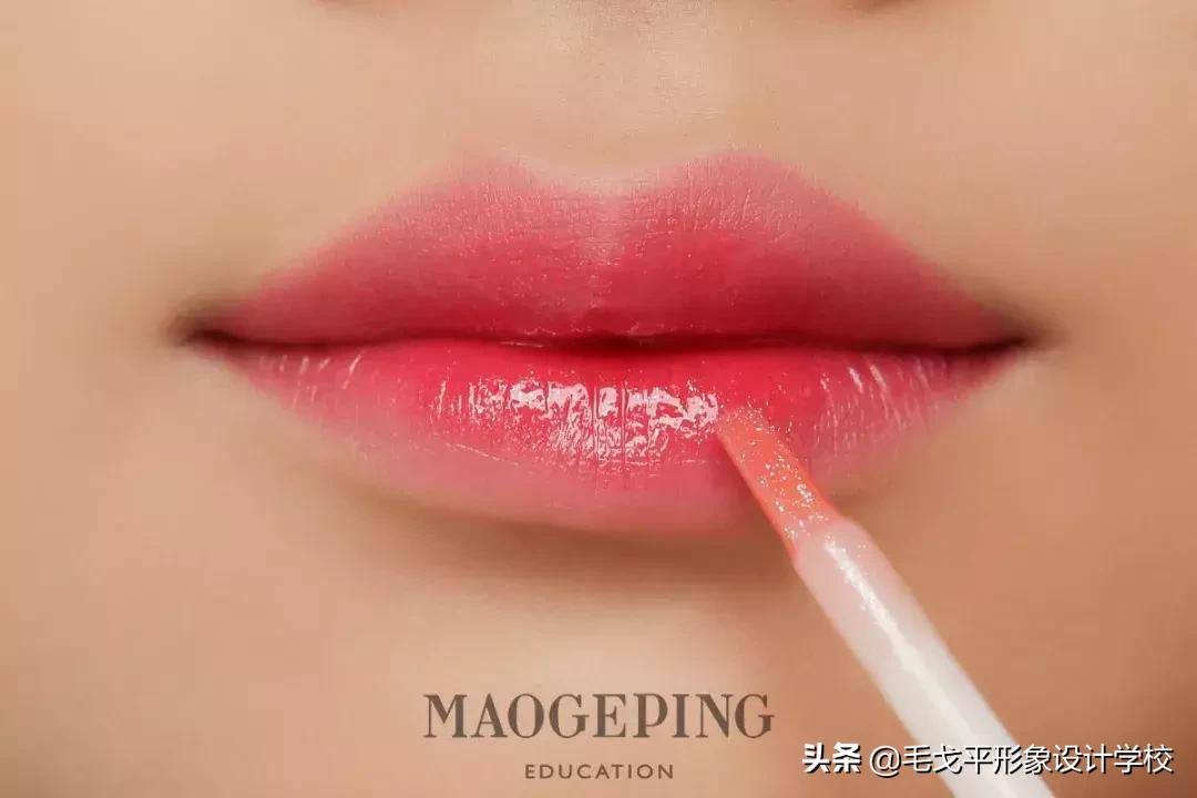 圆脸妹子怎么化妆才显脸小呢,圆脸女生怎样化妆才能显得好看