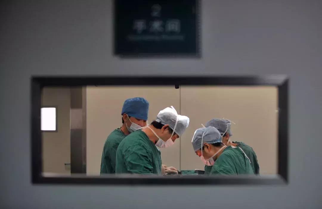 刚出生九天的小孩进入icu,婴儿住进了icu