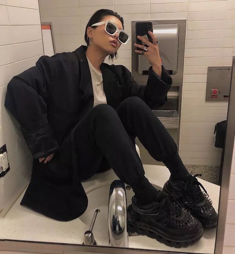 在皮鞋和球鞋之间摇摆的我们，终于找到了最佳选择