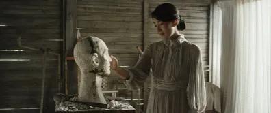 女子为艺术献身全裸出镜,身材火热