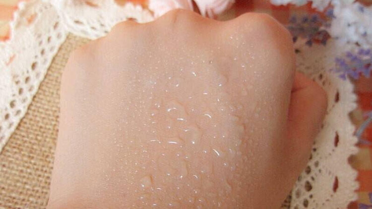 涂抹bb霜的正确步骤,涂bb霜用美妆蛋是湿用还是干用