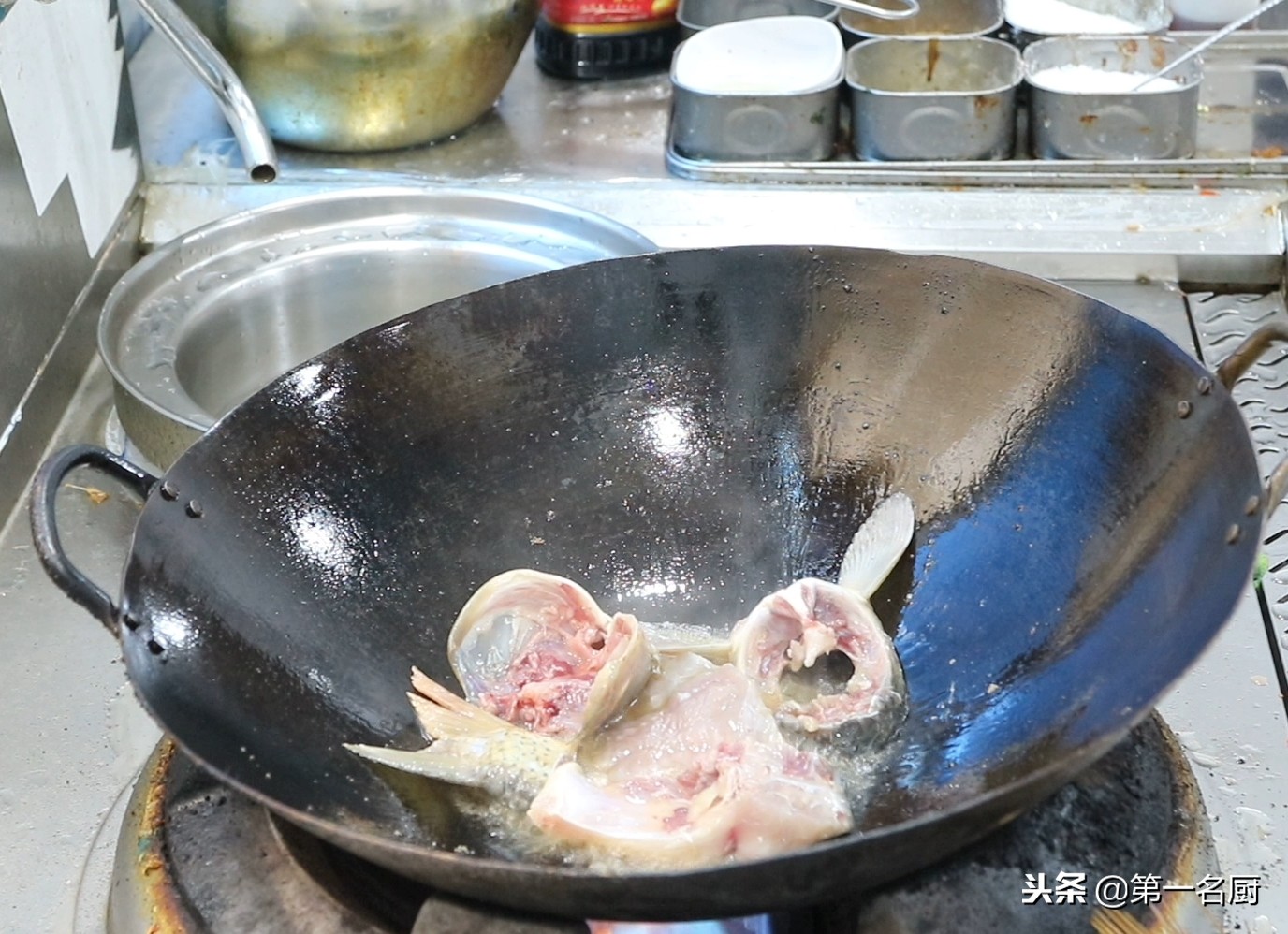 煎鲤鱼不粘锅不破皮的正确做法,煎焖鲤鱼的做法视频