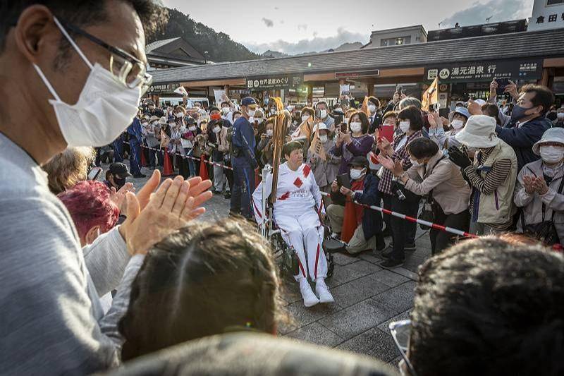 奥运圣火熄灭主火炬闭合,奥运圣火缓缓熄灭