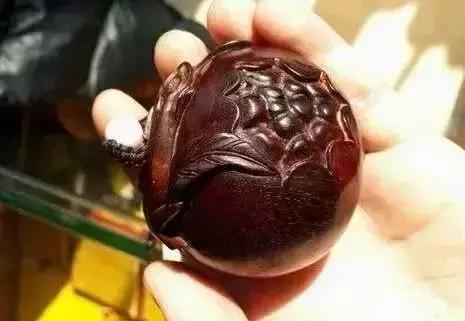 木雕兽头什么寓意,长颈鹿木雕婚礼摆件有什么寓意