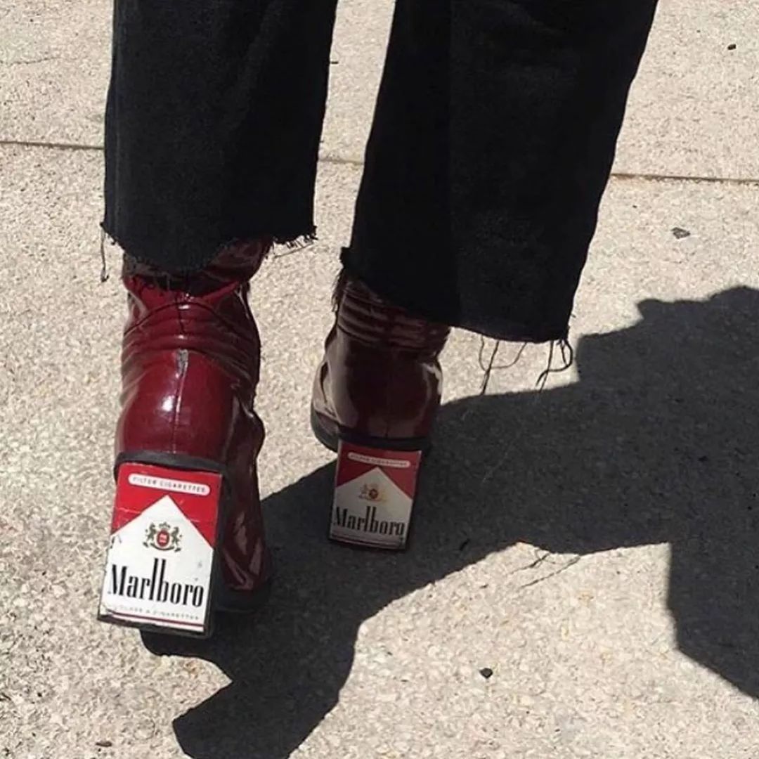 当初忍痛买的万元球鞋,被你们说拆就拆,你有想过我的感受吗?