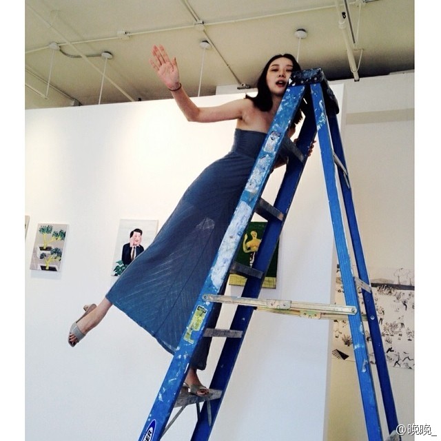 网红鼻祖晚晚和舒淇同框比美赢了？妆容穿搭都有小心机，来抄作业