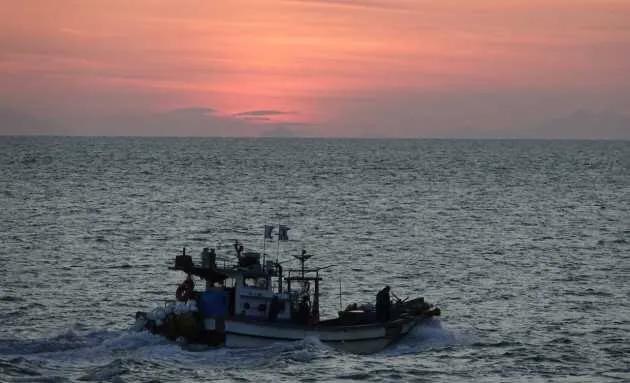 韩公务员被朝鲜射杀：被怀疑投诚朝鲜，金正恩亲自致歉，文在寅政府被批评