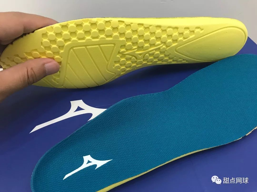 美津浓足球鞋wave系列评测,美津浓waveup足球鞋开箱测评