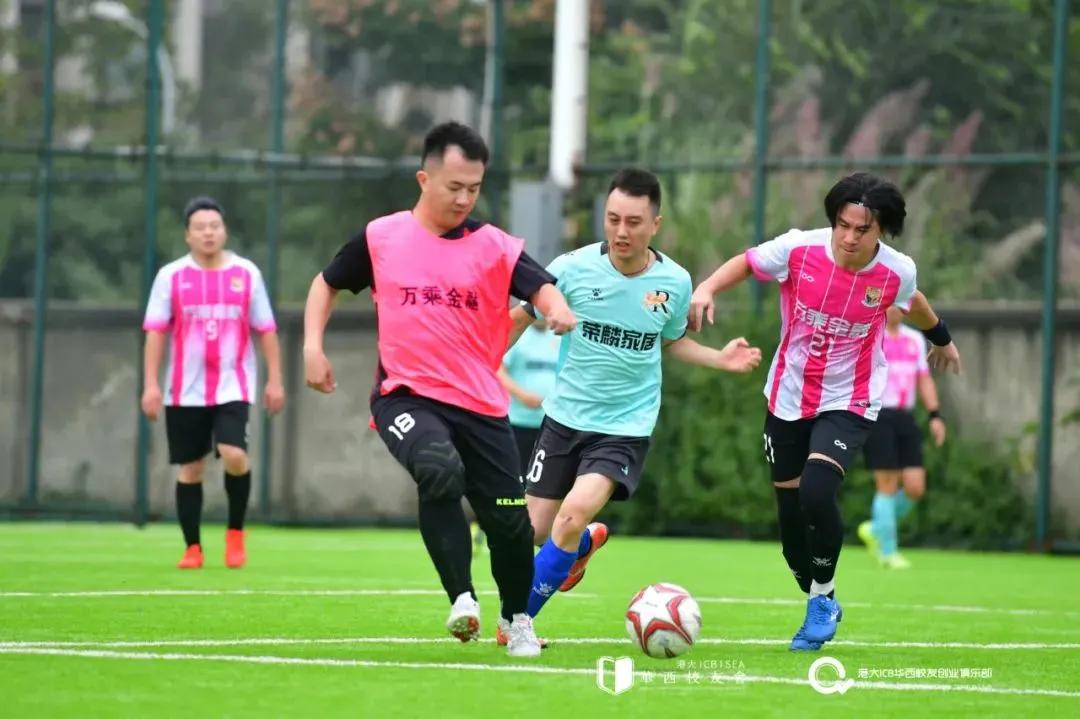 首届“鹏飞成都，凝聚友情”深蓉校友足球友谊赛成功举行