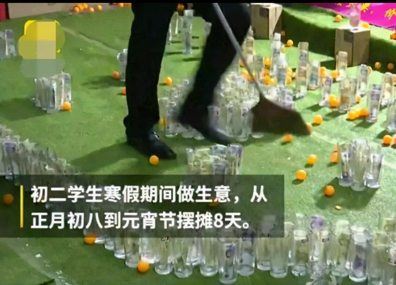 山东初中生摆地摊8天收入2万，商业头脑让人佩服，老爸：自愧不如