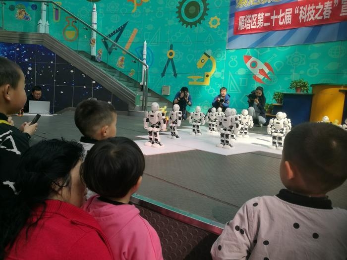 春晚机器人跳舞节目,机器人春晚跳舞