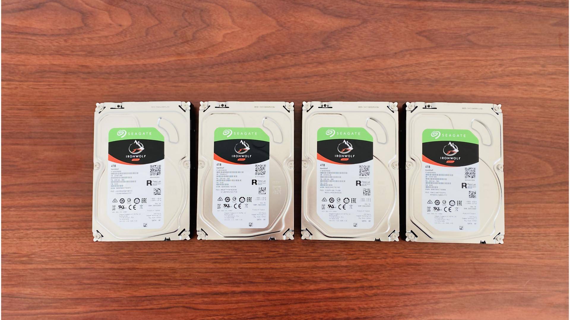 威联通301w路由器测评,威联通路由器301w拆机评测