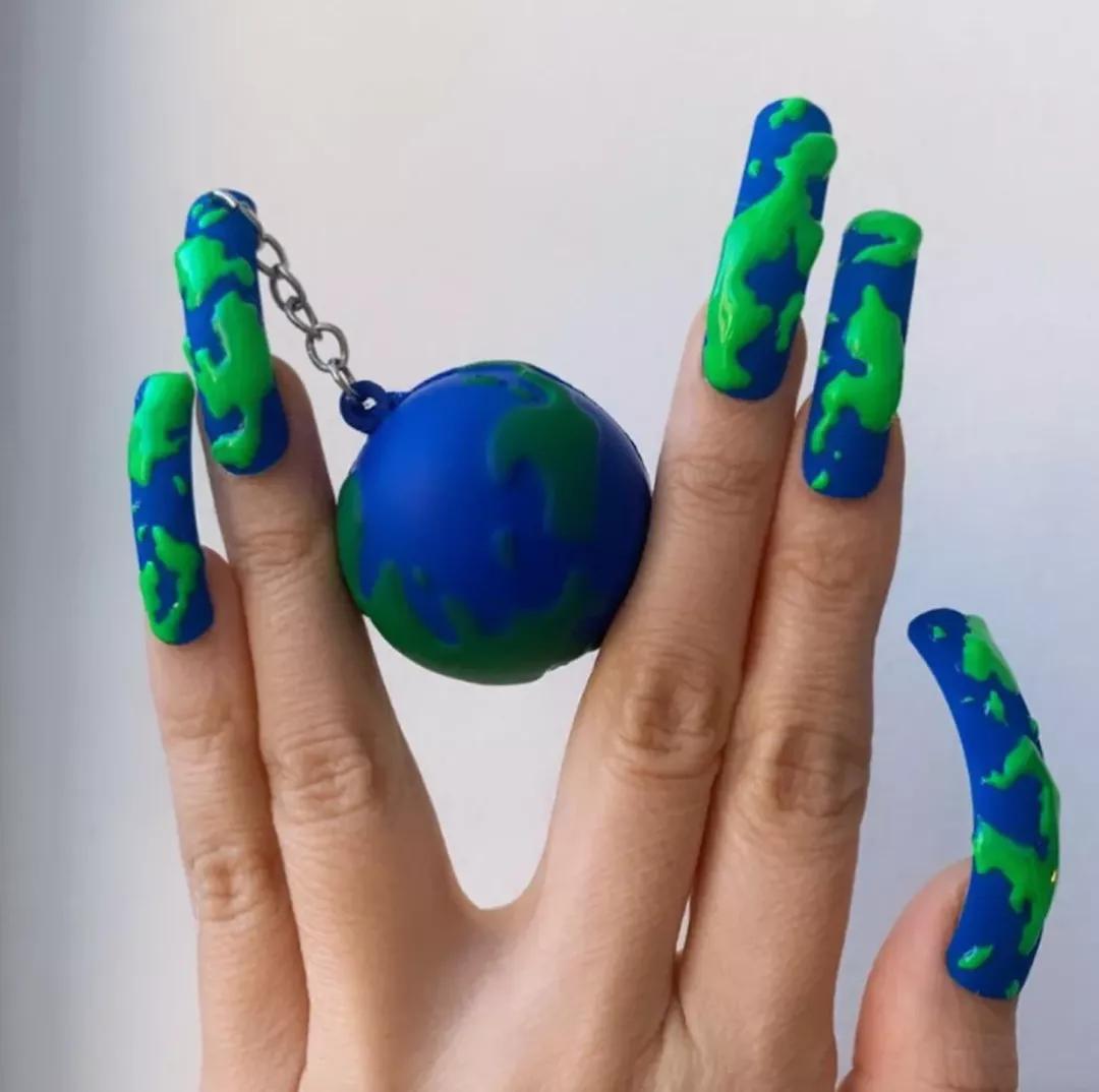 美甲师在吗？我被丑得睡不着觉