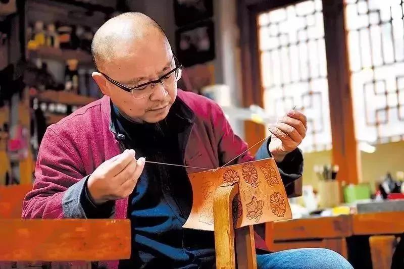 用心发现每一处美,中国非遗手工皮雕