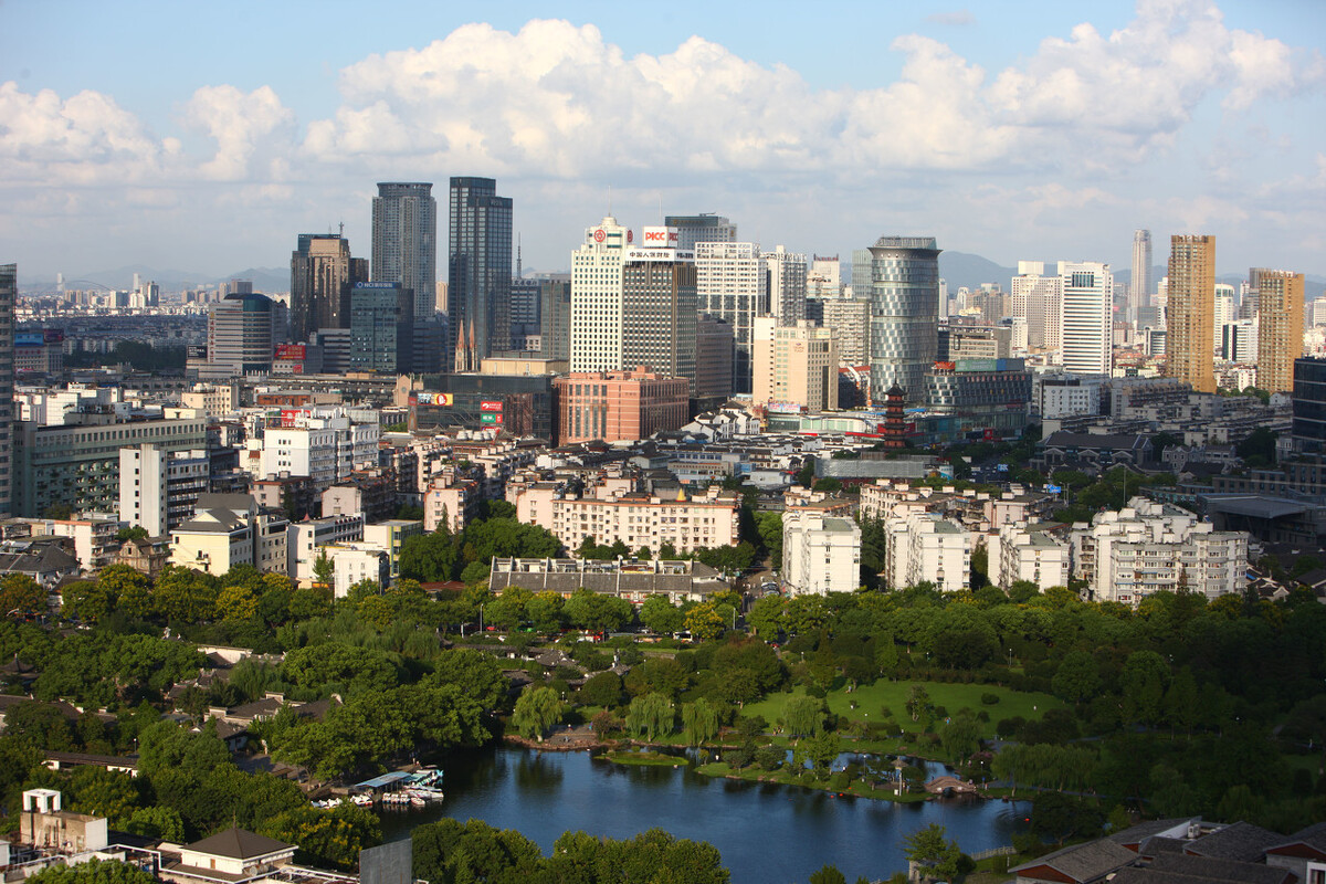 宁波相比杭州差在哪里,宁波对比南京哪个发达