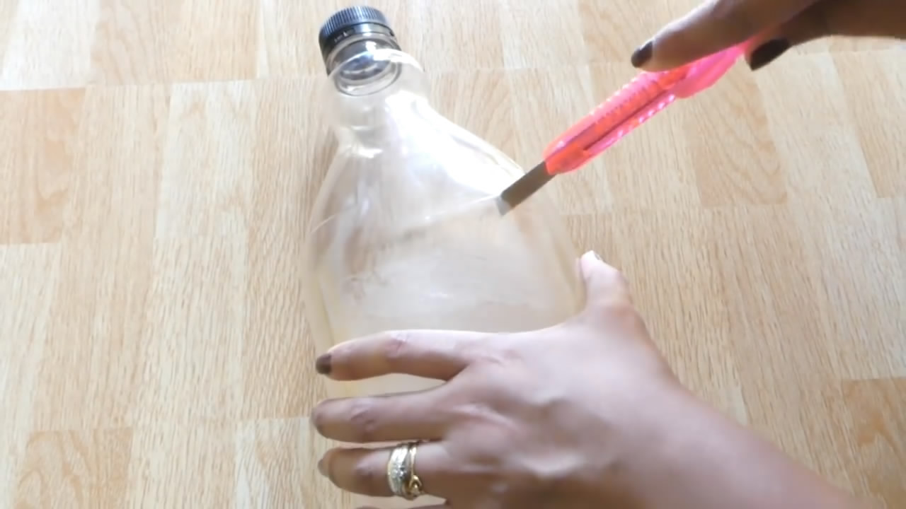 旧衣自制小挎包教程,怎么用塑料袋加塑料瓶做斜挎包