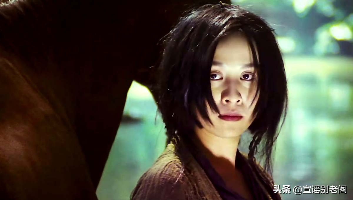 为什么《大话西游》的蜘蛛精一出场，要举着一支桃花？