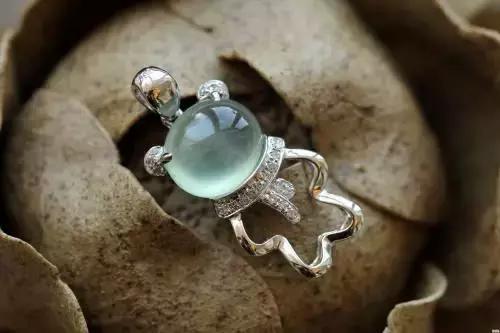 最全的假翡翠合集别再上当了,很透亮的翡翠基本都是假的