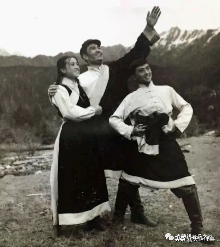 文艺兵跳芳华,文艺兵芳华话剧