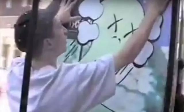 优衣库抢购事件真相是什么,优衣库周刊少年联名t恤