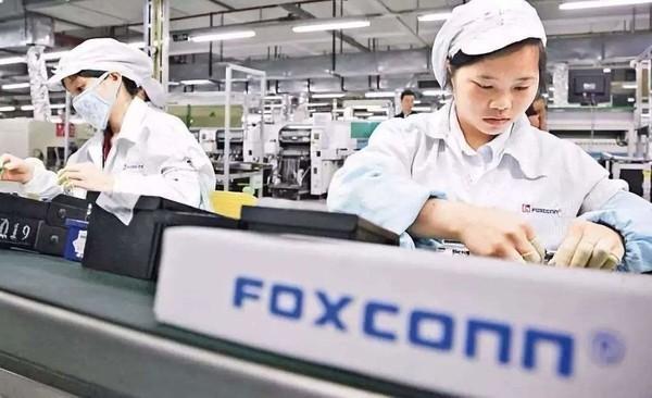 富士康表彰大会为员工奖金加20万,富士康表扬员工视频