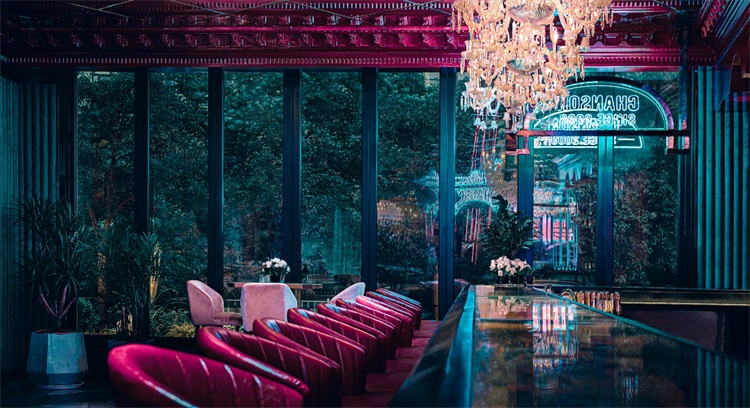 福建厦门有哪几家KTV酒吧好玩，哪些不错的KTV酒吧娱乐家具厂？