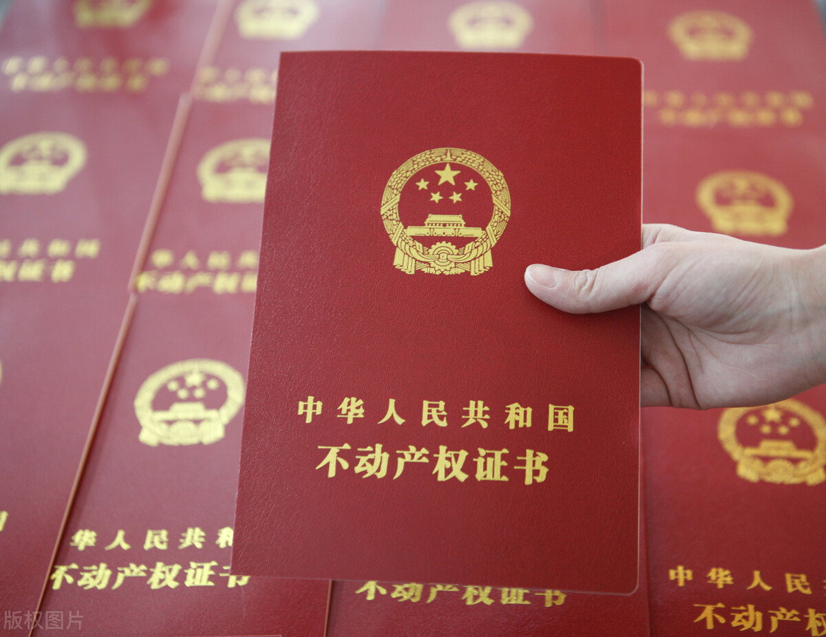 回迁房开发商不给办房产证怎么办,安置房开发商不给办房产证怎么办