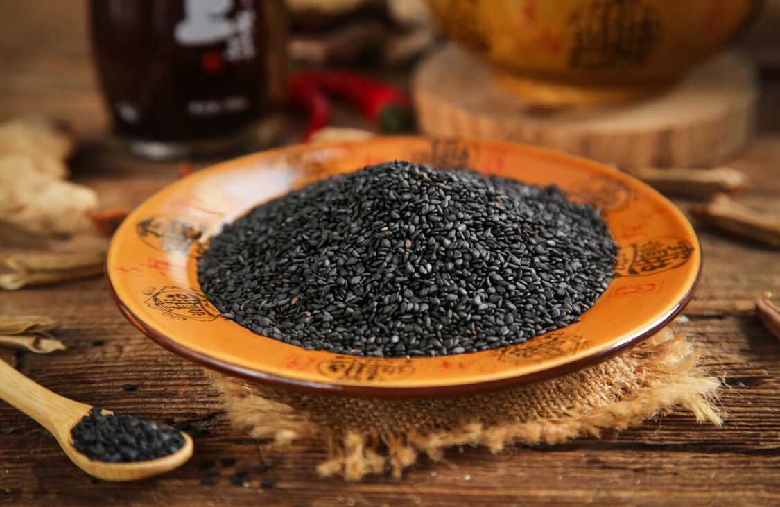 40岁的女人没钱是不是很正常,女人40岁没钱