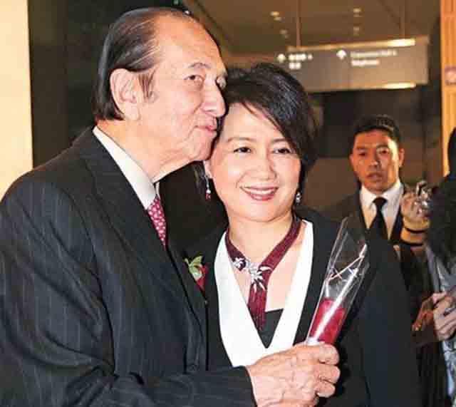 相差40岁“爷孙恋”?26岁做四太,60岁千亿家产居于幕后,是真爱？